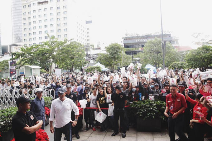 Chưa đầy một giờ phát hành, Mỹ Tâm đã phá kỉ lục khi tiêu thụ hơn 5.000 CD Vol.9