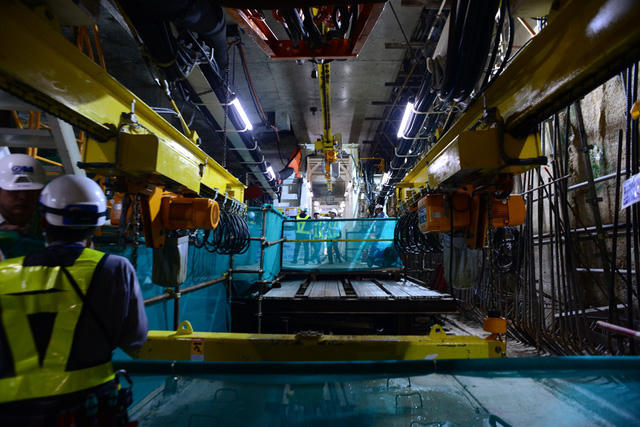 Trưa 27/5, Phó Thủ tướng Vũ Đức Đam bất ngờ đi thị sát một vòng quanh bán đảo Sơn Trà (TP Đà Nẵng). Chuyến đi của Phó Thủ tướng được khẳng định “mang tính chất cá nhân”. (Ảnh: Khánh Hồng)