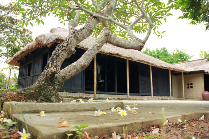 Ngồi nhà mà cụ Nguyễn Sinh Sắc cùng 2 con trai ở và dạy học khi ở làng Dương Nỗ.