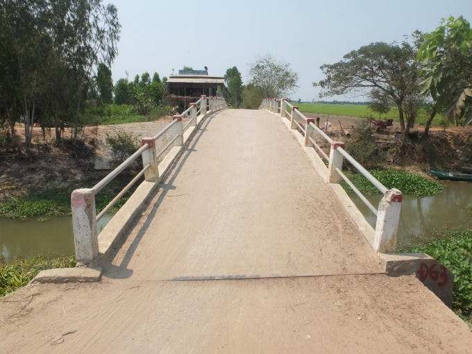 Nguyên Phó Chánh Văn phòng UBND huyện Tân Hồng "quên" giao nộp tiền doanh nghiệp ủng hộ địa phương xây cầu. (ảnh minh họa)