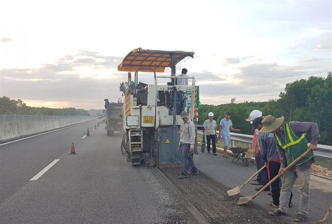 Sau khi khắc phục hư hỏng mặt đường, Bộ GTVT đã cho thu phí trở lại cao tốc Đà Nẵng - Quảng Ngãi.