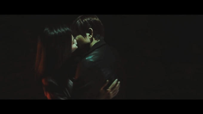 V&acirc;n Trang v&agrave; Tim h&ocirc;n nhau 5 tiếng khi quay phim kinh dị 'O&aacute;n'