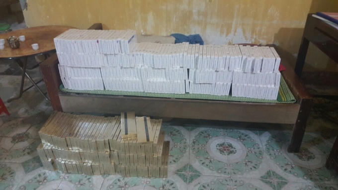 300 cây thuốc lá ngoại (nhãn hiệu ESSE) không rõ nguồn gốc, được trạm CSGT Diễn Châu phát hiện và bắt giữ.