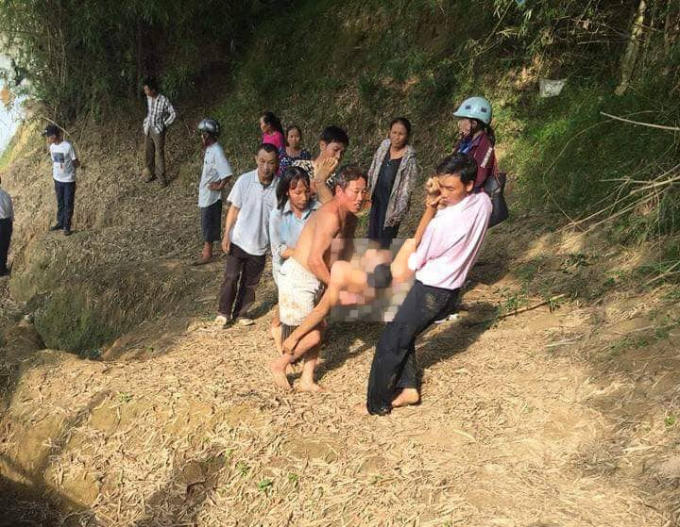 Thi thể 1 nạn nhân được tìm thấy.