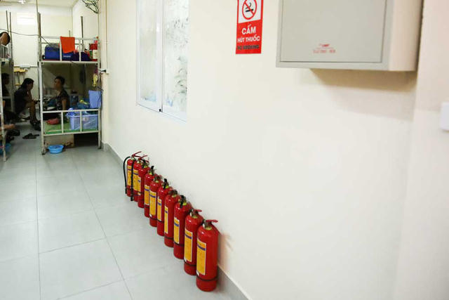Nhà trọ cũng được trang bị dụng cụ chữa cháy theo quy định.