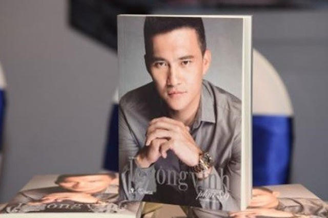 Tự truyện của Công Vinh đang thu hút sự chú ý của dư luận.