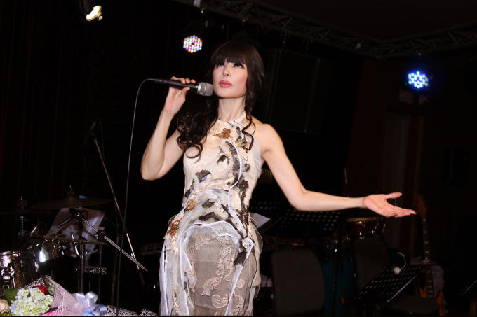 Đêm nhạc mang tên “Trái tim tội nghiệp” có thể được coi là một đêm điễn đặc biệt trong hầu hết các mini liveshow của ca sĩ hải ngoại Nhật Hạ.