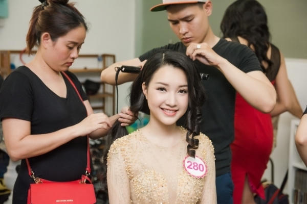 Trong trang phục bikini hay dạ hội các thí sinh đều rất xinh đẹp.