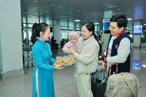 Hành khách bất ngờ với hoạt động đón tiếp ngày đầu năm 2026.
