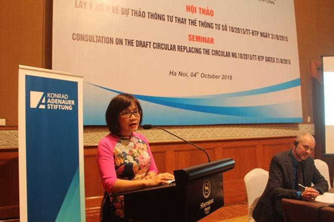 Thứ trưởng Đặng Hoàng Oanh phát biểu tại Hội thảo.