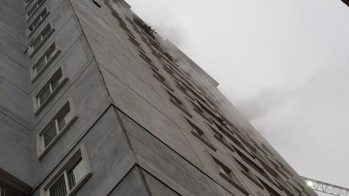 Hà Nội: Cháy ở chung cư trên đường Nguyễn Phong Sắc làm nhiều người hoảng loạn