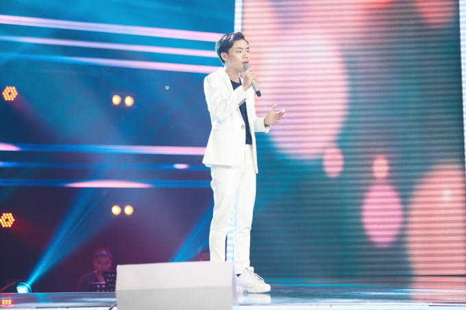 Xuất hiện cậu bé giọng cao