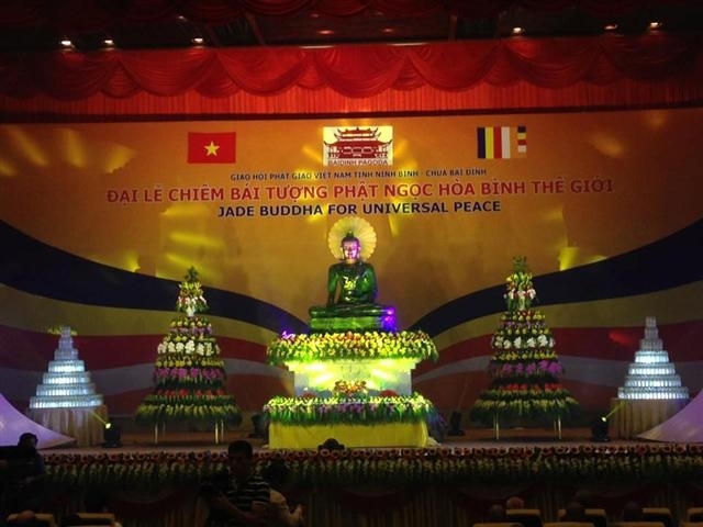 Tượng Phật ngọc Hòa bình thế giới đã về với tỉnh Ninh Bình.