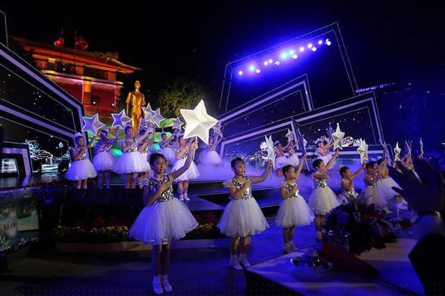 Các tiết mục văn nghệ tại điểm cầu Hà Nội, TP HCM