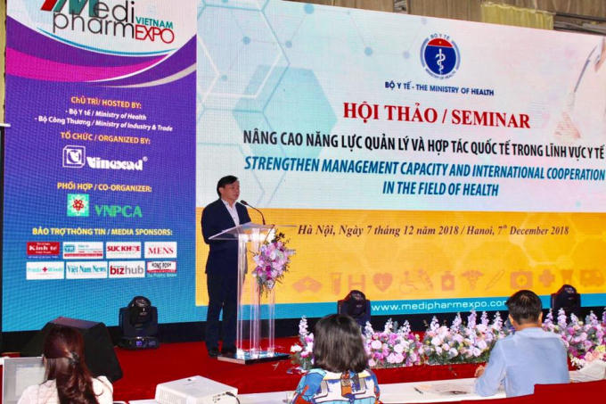 ông Nguyễn Đình Anh - Vụ trưởng Vụ Truyền thông và Thi đua, khen thưởng, Bộ Y tế phát biểu khai mạc Hội thảo.