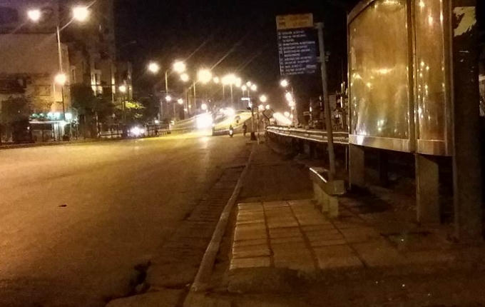 Khu vực nơi nhóm người chuyên móc túi trước cổng bệnh viện Bạch Mai hoạt động.