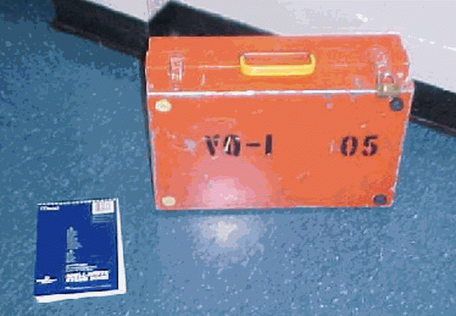 Một loại hộp đen giống như loại hộp đựng các thiết bị bí mật được sử dụng trên máy bay do thám EP-3 Aries II của Hải quân Mỹ.