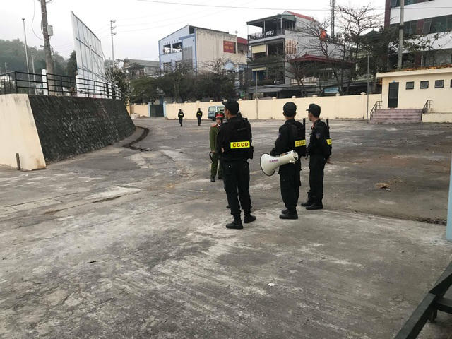 An ninh được thắt chặt nơi tổ chức xét xử.