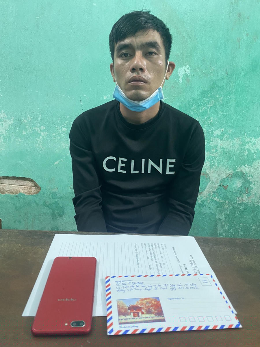 Đối tượng Cao Văn Hoè và tang vật thu giữ