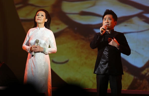 Ca sĩ Quang Thành - người đồng hành  tích cực trong  hành trình thiện nguyện của ca sĩ Khánh Ly tại quê nhà.