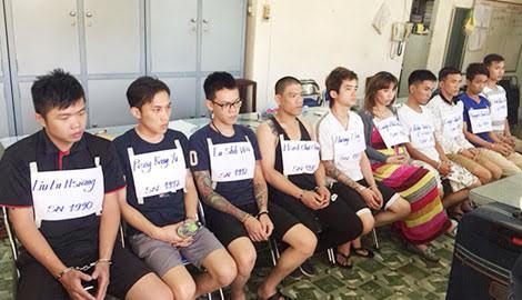 Các bị can trong vụ lừa đảo.