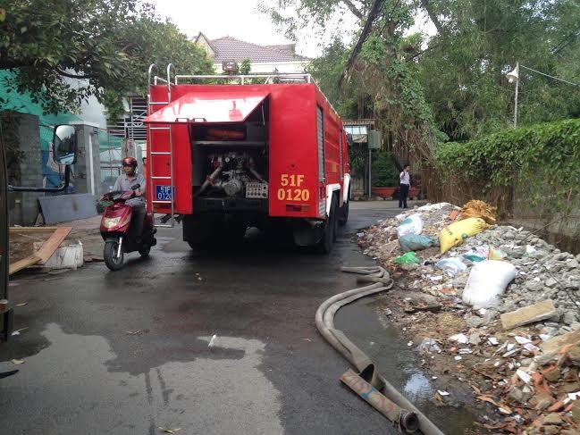 Xe chữa cháy có mặt tại hiện trường.