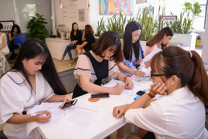 Các thí sinh kiểm tra lại thông tin cá nhân của mình lần cuối và bổ sung những giấy tờ cần thiết theo yêu cầu của BTC để hoàn thiện hồ sơ.