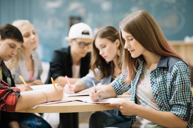 Đất nước Đan Mạch đang phải đối mặt với tình trạng "sinh viên không bao giờ tốt nghiệp” ( Ảnh minh họa: Freepik).