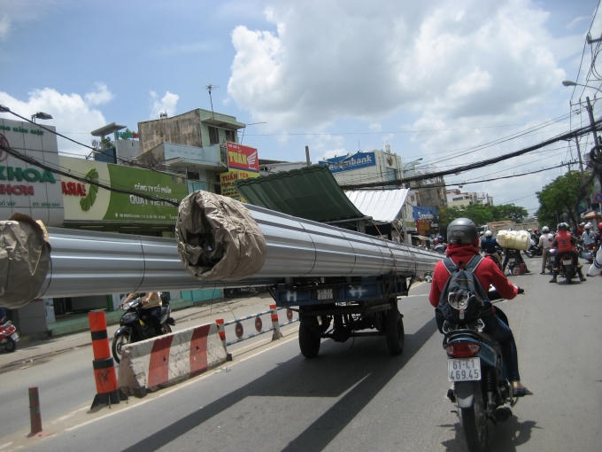 Cần phải tuần tra, kiểm soát, xử lý vi phạm pháp luật trật tự, an toàn giao thông đối với các phương tiện chở hàng cồng kềnh, quá khổ, quá tải gây mất an toàn cho người tham gia giao thông.
