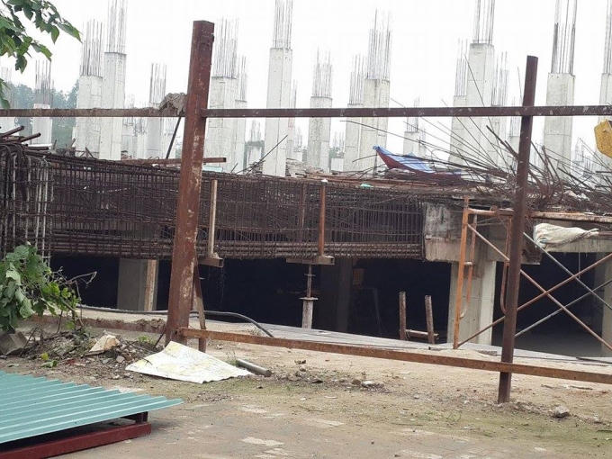 Sau khi thi công xong móng, dự án nằm bất động tại khu đất vàng quận Tây Hồ.