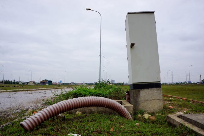 Đến thời điểm năm 2013, sau gần 3 năm triển khai, dự án gần như vẫn dậm chân tại chỗ. Đến ngày 24/9/2013, Chủ tịch UBND TP Thanh Hóa Đào Trọng Quy tiếp tục có quyết định phê duyệt điều chỉnh dự án. Tổng mức đầu tư được điều chỉnh từ 283 tỷ đồng lên 306 tỷ đồng để phù hợp với nguồn vốn, tăng tính khả thi.