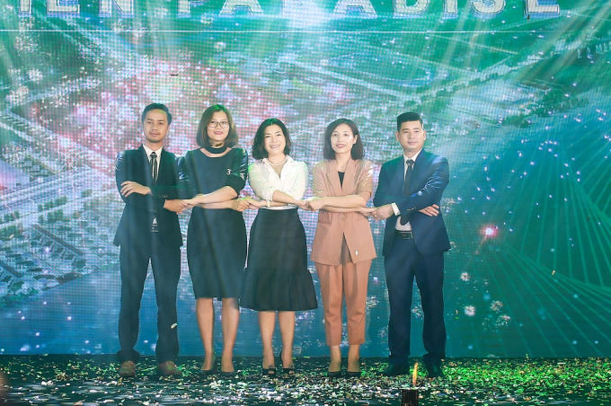 Đại diện chủ đầu tư, đơn vị phát triển dự án và đơn vị phân phối thực hiện nghi thức ra mắt dự án Hoa Tiên Paradise – Xuân Thành  Golf and Resort.