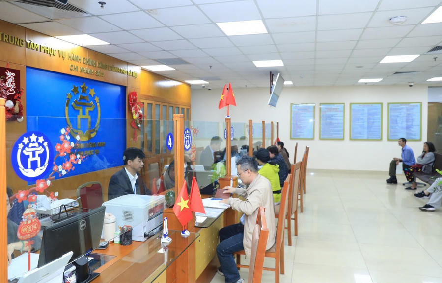 Không khí làm việc tại Trung tâm Phục vụ hành chính công thành phố Hà Nội - Chi nhánh số 3 sáng 23/2/2026. (Ảnh: hanoi.gov.vn)