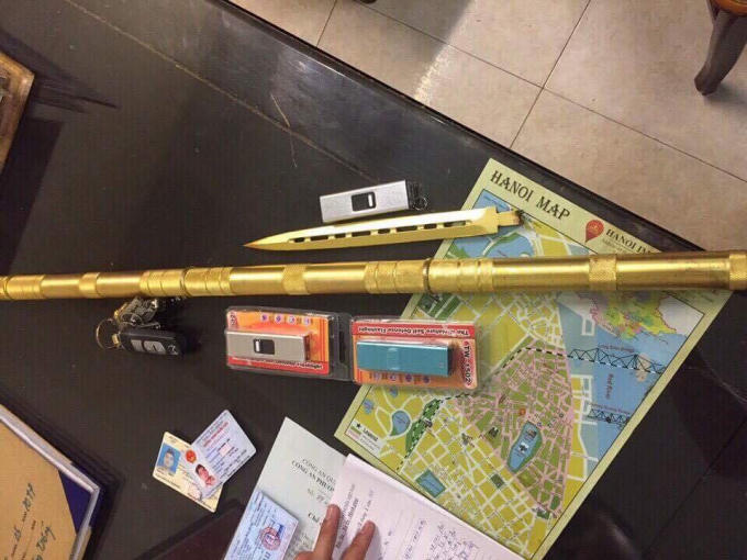  Công an phát hiện nhiều hung khí lạ trong đêm.