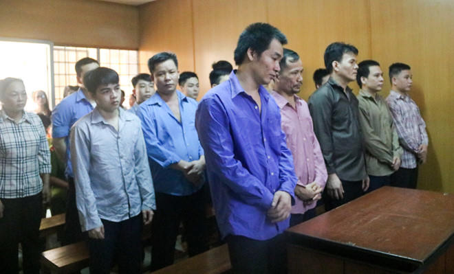 16 bị cáo tại tòa. (Ảnh: báo Zing.vn)