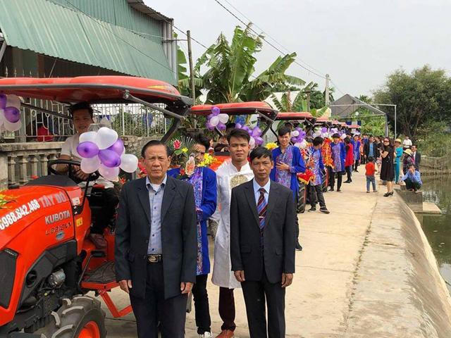 Hùng cho biết, ý tưởng sử dụng dàn xe máy cày rước dâu vì muốn tạo bất ngờ cho vợ sắp cưới. (Ảnh: T.V.H)