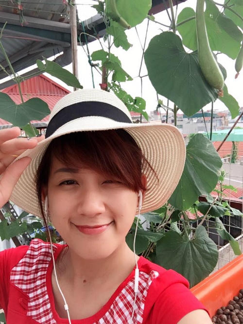Sau hơn 2 năm gây dựng, mảnh vườn trên sân thượng của Thu Hương hiện tại đã hiện đại và gọn gàng.