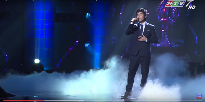 Đặng Đình Hiển thể hiện ca khúc Đập vỡ cây đàn của ca sĩ Quang Lê.