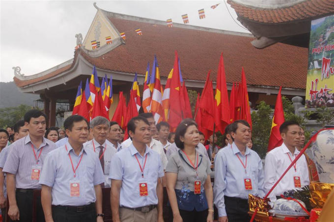 Các đại biểu, lãnh đạo Trung ương và tỉnh Cao Bằng tham dự buổi lễ.