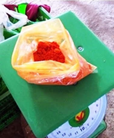 Chất bột màu vàng dùng để tạo màu cho măng.