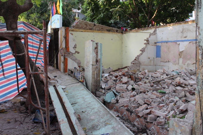 Một khối bê tông nặng hàng tấn bất ngờ đổ sập khiến 1 người tử vong tại chỗ.