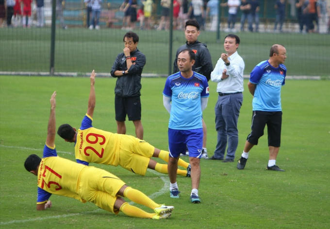 Thêm một HLV Hàn Quốc sắp ra mắt ở V.League 2019 ở vòng đấu tới đó là HLV Lee tae-hoon của HAGL khi lên thay thế HLV Dương Minh Ninh.