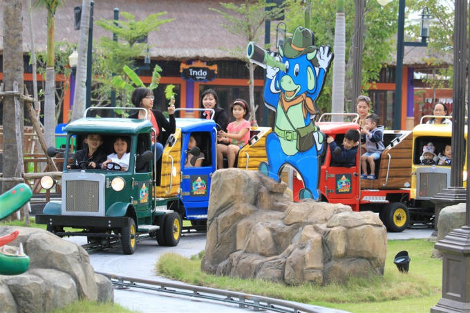 Chưa hết, cả một thế giới những trò chơi vô cùng hấp dẫn đón các bé trong không gian của Dino Land hay Happy Choo Choo, Fairy Tea House… Hết trò này đến trò khác, chẳng có bé nào muốn rời Sun World Danang Wonders.