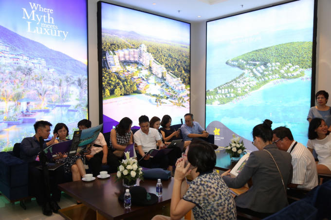 Hoạt động tư vấn khách khàng tại Văn phòng Sun Realty.