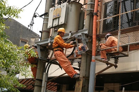 Đề xuất giảm tỷ lệ đóng bảo hiểm tai nạn và thất nghiệp cho chủ sử dụng lao động. Ảnh: TM