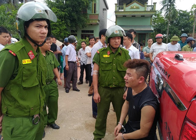 Công an tỉnh Hà Nam đã ngăn chặn, bắt giữ kịp thời một đối tượng mang súng, kiếm đi đánh ghen gây náo loạn.