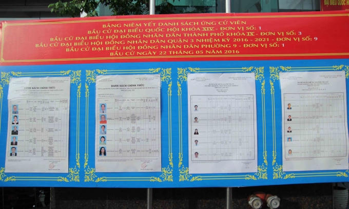 Danh sách các ứng cử viên được niêm yết.