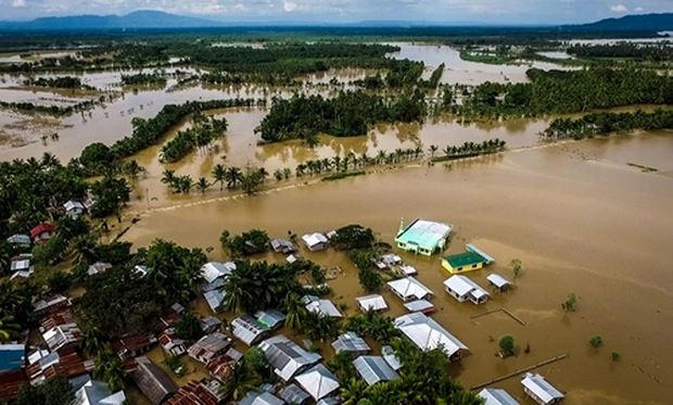 Lụt ở Kabacan, Bắc Cotabato, đảo Mindanao, hôm 23/12 do ảnh hưởng từ bão Tembin. Ảnh: AFP