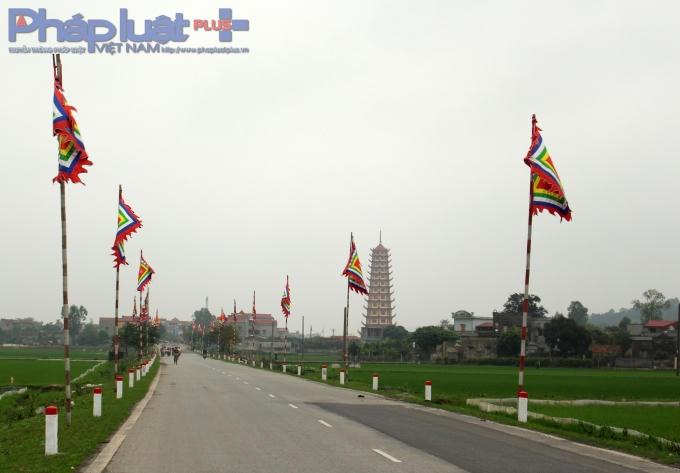 Đường vào khu quâng thể Phủ Dầy. (Ảnh: Đức Biên)