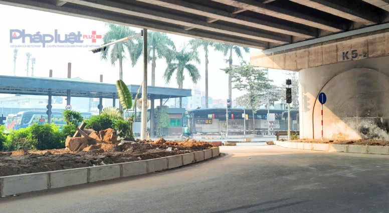 Điểm rẽ vào bến xe Nước Ngầm.